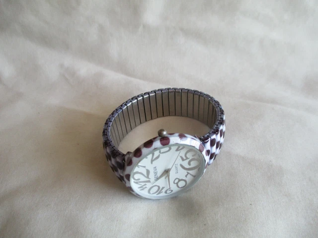 Elegante Orologio Sulla Mano Della Donna Orologi Da Polso Analogico