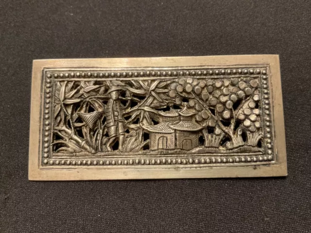 # Broche rectangulaire en argent décor asiatique