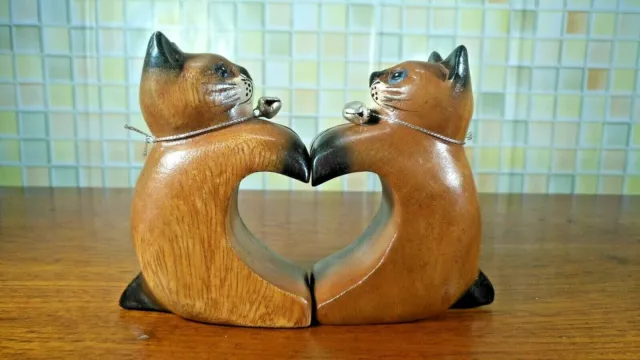Pares de madera estatua de gato malla en forma de corazón tallada a mano...