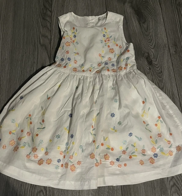 girls clothes bundle 4-5 years.                             (c33) 7