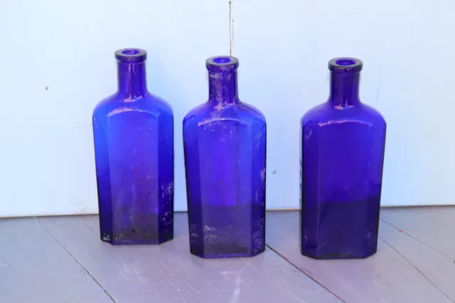 Bouteille Bleu Cobalt En Verre ,Facette, Bouteille Uriage ,Verre Soufflé Bulle