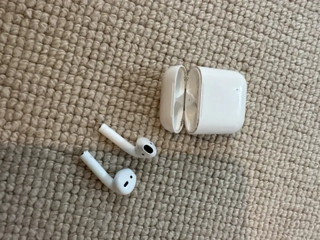 Apple AirPods 1st Generation with Charging Case - White - Parts Only