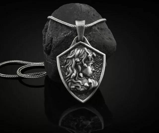 Gorgon Medusa Griego Mitología Charm Colgante Minimalista Hecho a Mano 925 Plata