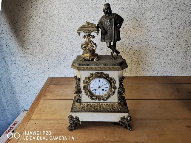 Horloge Ancienne "L'Amour" Années 1950-1960 - Cadran Rond Blanc Marbre Et Bronze, Occasion