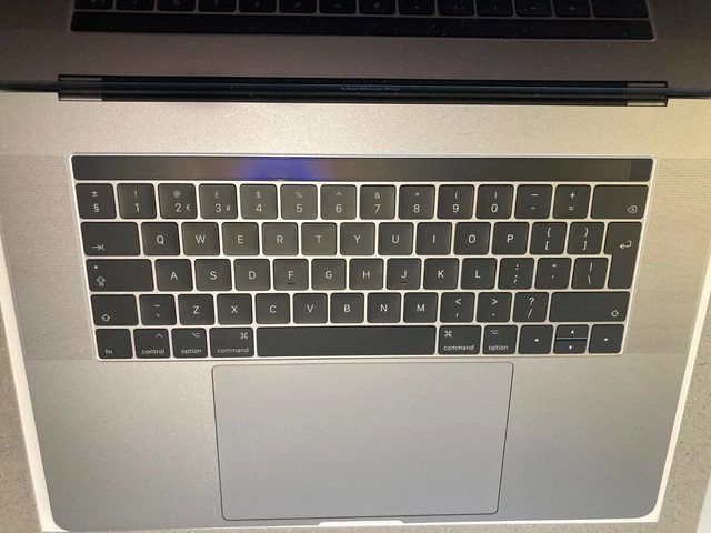 Apple MacBook Pro 15" 2017 i7 2.8GHz 16GB RAM 256GB SSD Space Grey (NEW Battery) 9