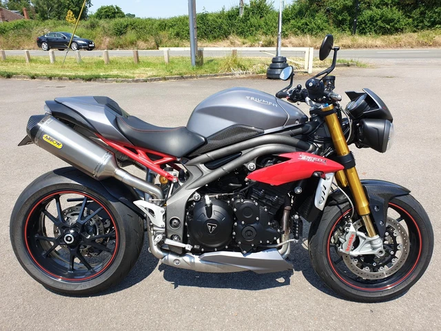 Speed triple deals rs 2017