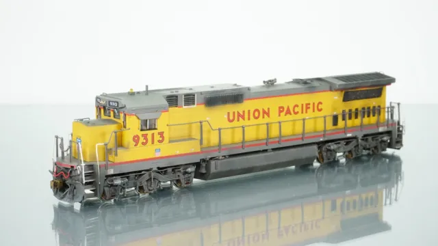 Overland Dash 8-40C Union Pacific 9313 WEATHERED HO scale