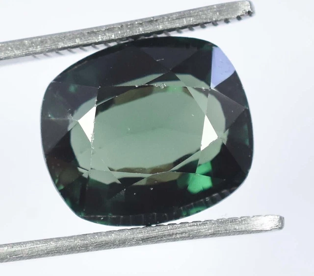 Saphir Naturel Patti Vert 5.30 Carats - Coupe Ovale, Qualité Exceptionnelle Et œil Propre