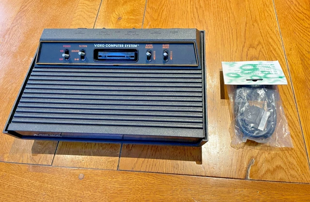 BOITE ABIMEE - Console Atari 2600 + 3 jeux arcade (Pole