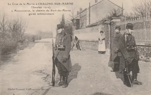 CPA 51 Crue de la Marne a CHALONS sur MARNE Le Chemin du Port de Marne Gardé Mil
