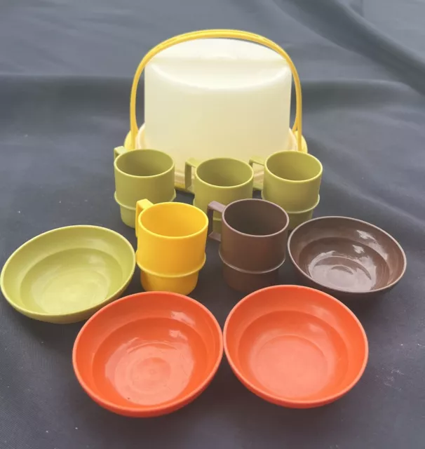 https://www.picclickimg.com/gOYAAOSwIo1krGnM/Vintage-Tupperware-Kids-Mini-Dishes-Cups-Play-Set.webp