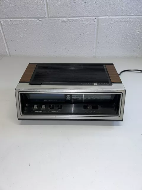 Vintage General Electric Radio Alarm Clock FM/AM Wood Grain Model 7-4659A