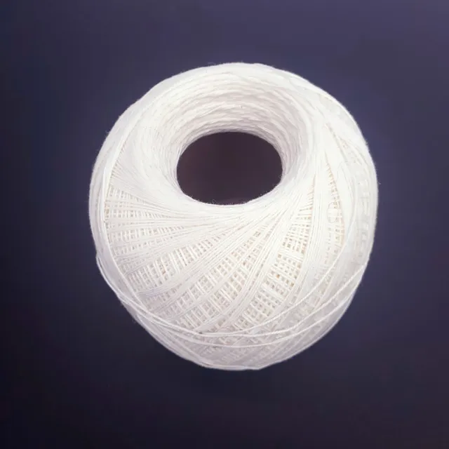Hilo de hilo de bola de ganchillo bordado blanco hilo de algodón para tejer y hacer artesanía