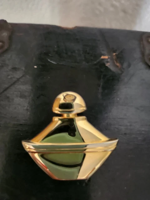 Pin's Broche Parfums Guerlaïn Paris