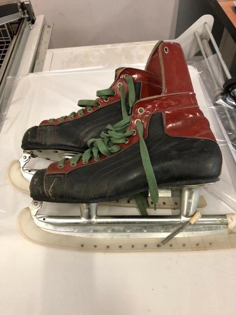 ancien patin a glace en cuir ours canada hockey décoration sport vintage