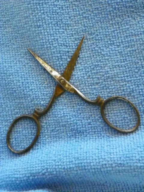 Paire de ciseaux ancienne  / scissors / Schere