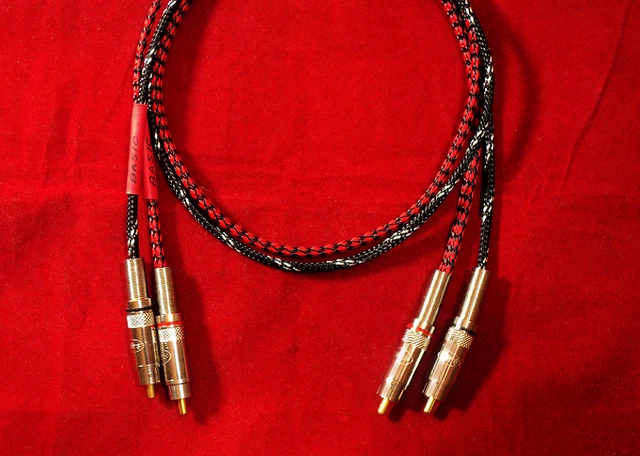 Basic pure silver wire audio interconnect w/ Type A RCA connectors- 2.5ft length