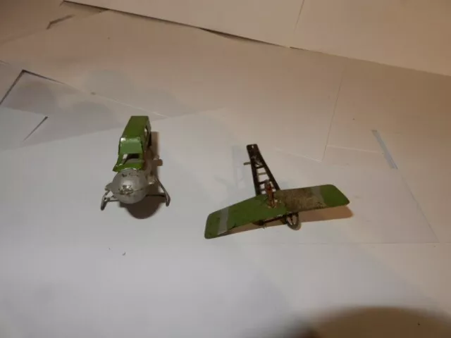 Blechflugzeug und Zeppelin wohl von u. für Karusell ( Reparaturbedürftig )