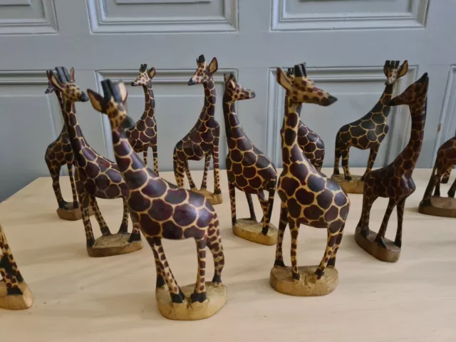 Lot De 15 Girafes En Bois Sculpte Peint