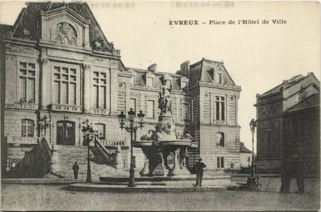 CPA ÉVREUX-Place de l'Hotel de Ville (28924)