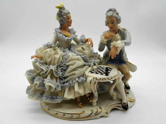 Fabuleux Groupe " La Partie D'echec " En Porcelaine Allemande De Dresde Dresden