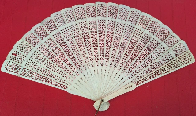 Antiguo abanico de hueso calado siglo XIX
