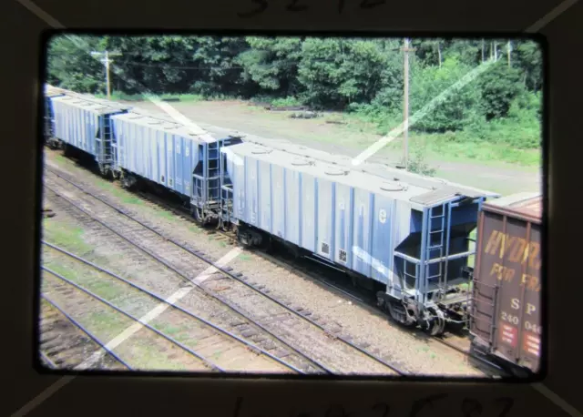 Original '87 Kodachrome Slide BM Boston Maine 5242 2 Bay Covered Hopper    40N36