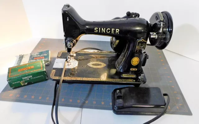 Singer vintage 1955 99K Sewing Machine & accessories