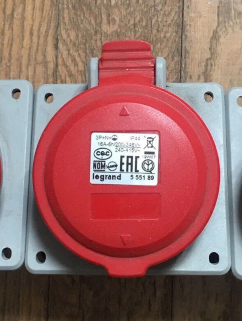 Socle Prise à entraxes unifiés fixe Hypra IP44 32A 380V~ à 415V~ 3P+N+T