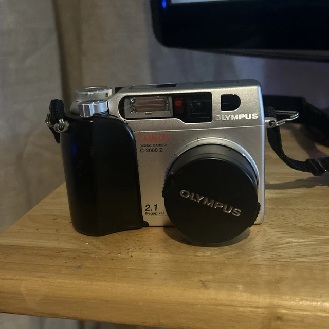 WORKING OLYMPUS CAMEDIA C-2000 Z MP Digital Camera 64 MB Card