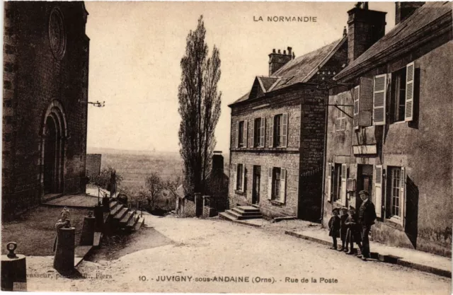 CPA La Normandie - JUVIGNY-sous-ANDAINE - Rue de la Poste (356110)