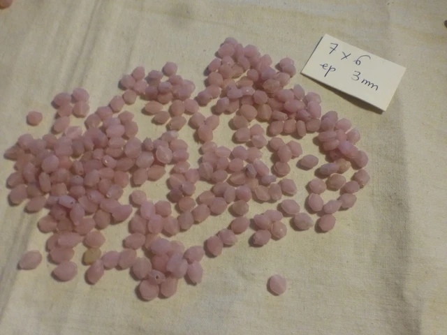 Lot De 100 Perles Tubes En Verre Ancien Vintage - Couleur Rose Poudre Mat, Provenance Inde