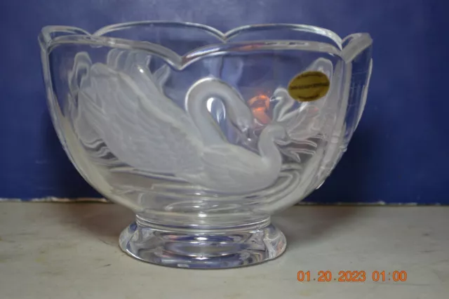 Heavy Lead Crystal Frosted Swan Centerpiece Vase Bowl France