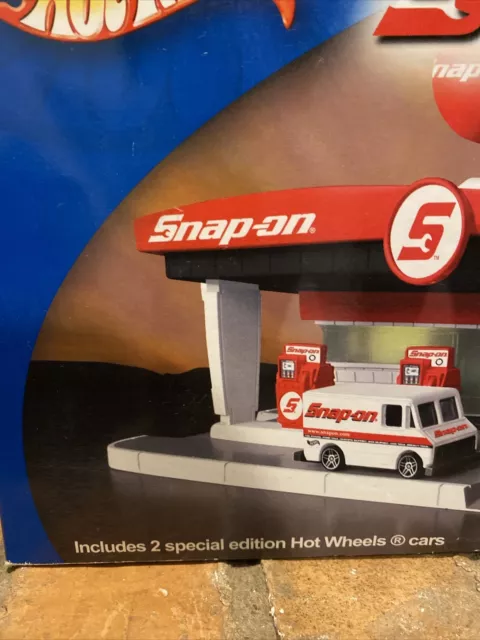 NIB Mattel Hot Wheels SNAP-ON Service Station w/Lights & Sound And Cars 3