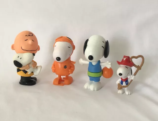 Peanuts Charlie Brown Miniature Figures Snoopy PVC Toys Lot Of 4