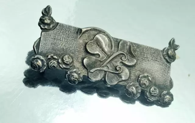 Antique XIX couleur argent vieux métal broche avec application trèfle