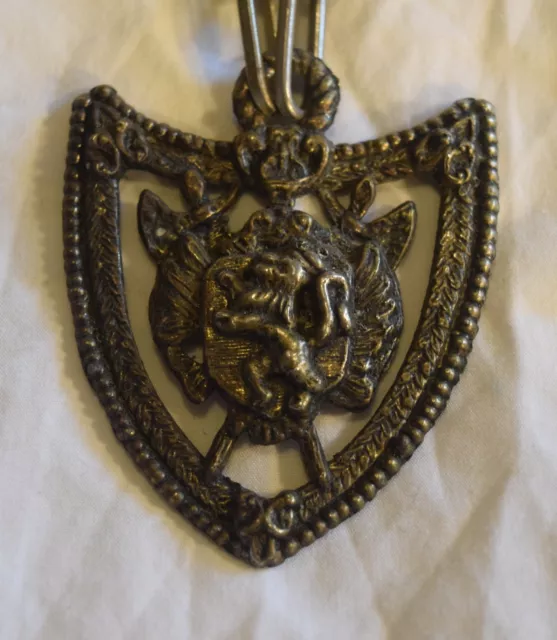 AE-118 Fraternal Lodge Chain Necklace Left Facing Lion Pendant Vintage