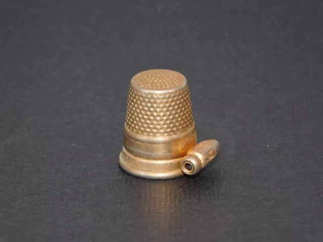 Vintage Vernon Gold Tone Metal Thimble w/ Needle Holder