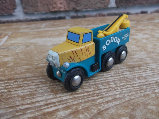 THOMAS FRIENDS HOLZEISENBAHN Zug Tank Feuerwehr LKW Recycling Müllwagen