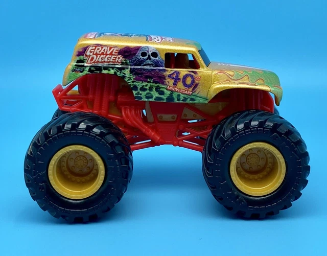MONSTER JAM GRAVE DIGGER 164 40th Anniversary SUPER ULTRA RARE Gold