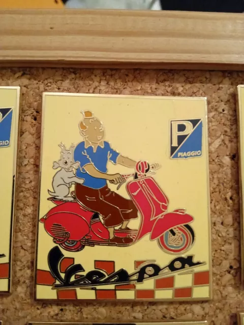Pin's BD Tintin Milou Vespa