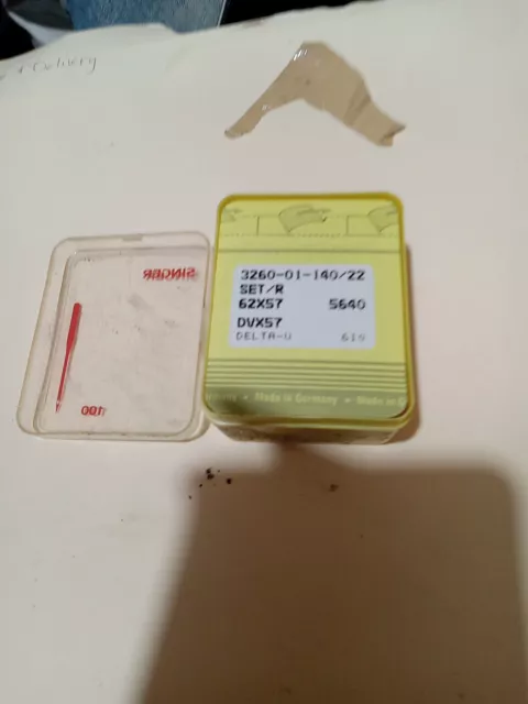 Caja de 100 agujas para máquina de coser Singer 3260-01-140/22