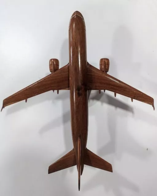 Airbus A320 – Grande maquette en bois (acajou) sculpté