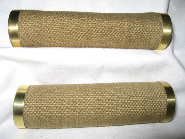 Vintage Diamond Pattern Motorcycle Hand Grips – 1 7/8" Rubber – Non-Slip, Classic Look
