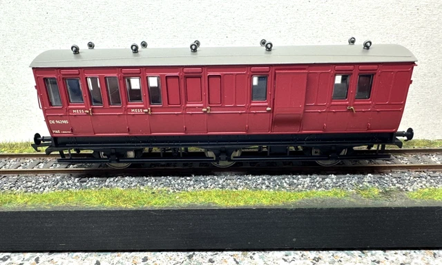 HATTONS H4-6FB-901BL GENESIS Coach 6 wheel mess van in BR crimson, with ...