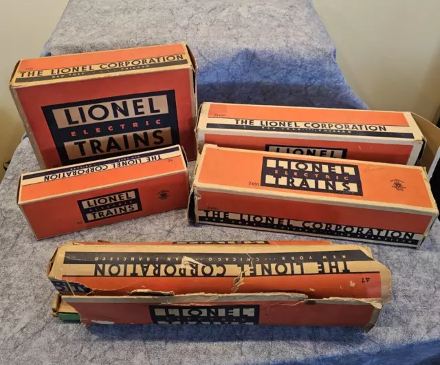 Lionel Trains O Gauge lot Cars and Accessories with Boxes