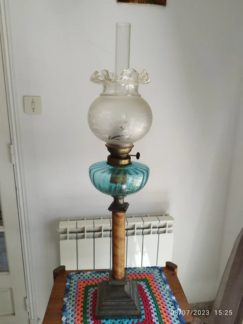 Grande Lampe à Pétrole Ancienne électrifiée – Céramique Noire Et Métal Doré