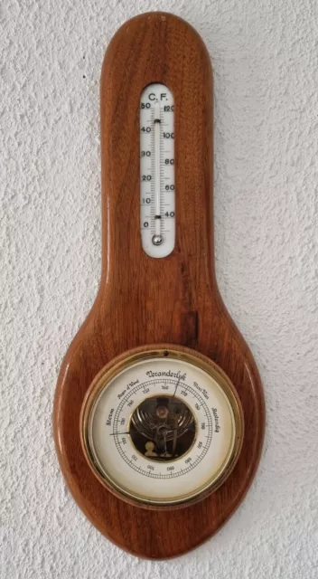 Schöner schlichter Jugendstil Barometer mit Glasthermometer in Nussbaum um 1910