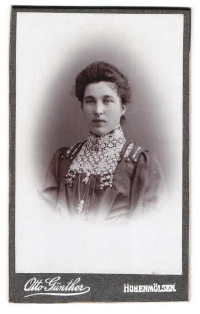 Fotografie Otto Günther, Hohenmölsen, Badergasse, Portrait junge Dame im Kleid