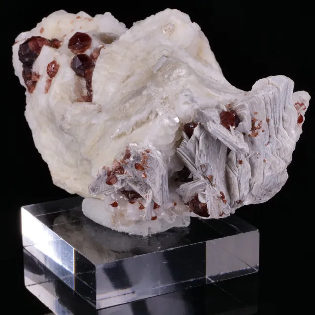 GRENAT var. SPESSARTINE & MUSCOVITE - Shengus, Gilgit-Baltistan, Pakistan